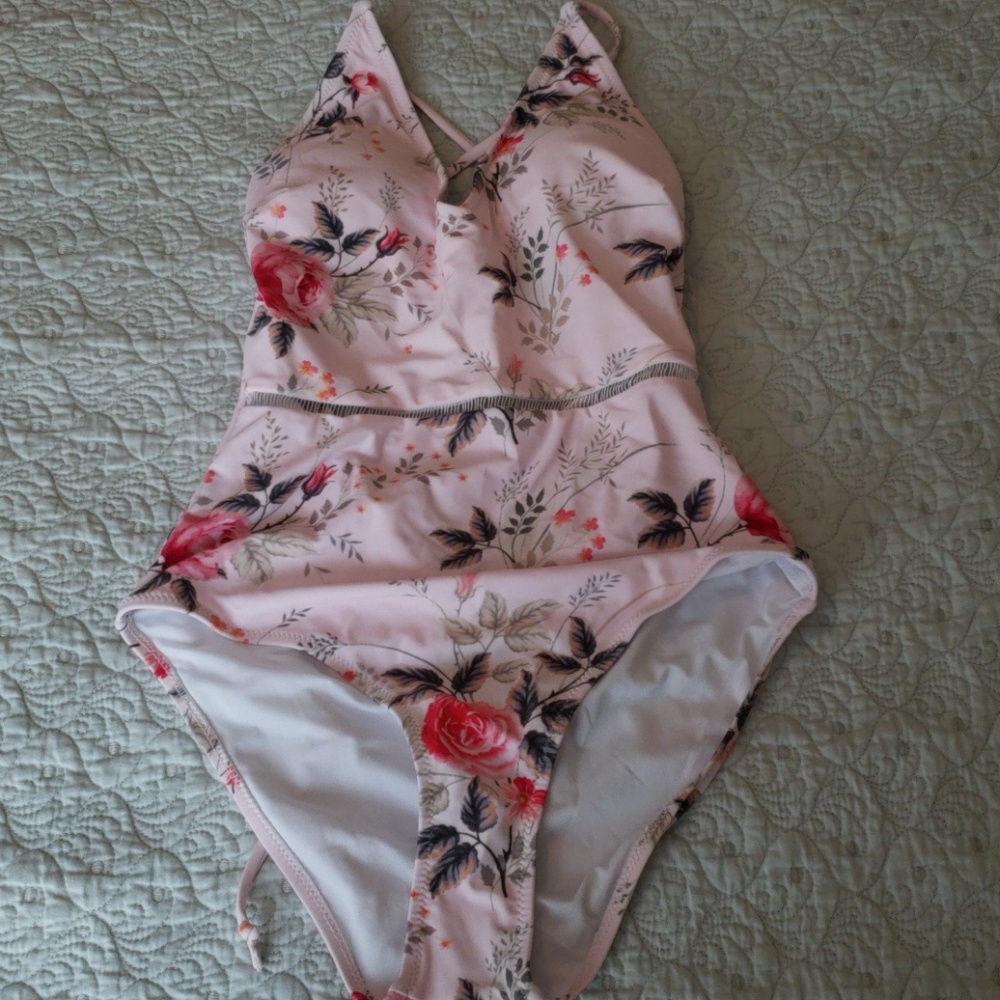 NWT Cupshe Floral Bathing Suit